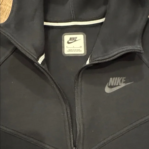 Women’s Nike Tech - Picture 4 of 4